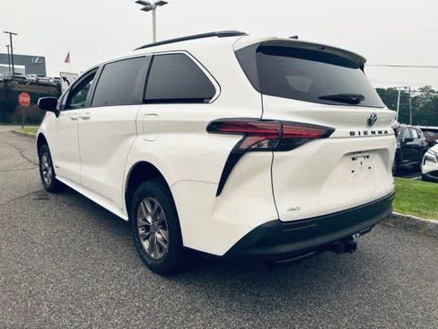 Used 2021 Toyota Sienna LE AWD/4WD image 6