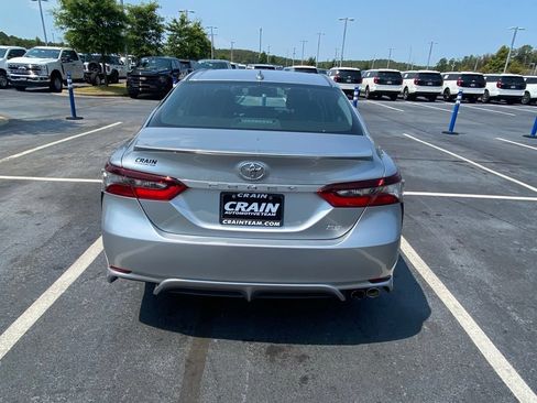 Used 2022 Toyota Camry SE FWD image 6