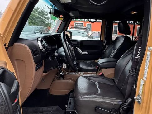 Used 2014 Jeep Wrangler Unlimited Rubicon w/ Connectivity Group AWD/4WD image 10