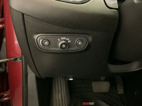 Used 2018 Chevrolet Equinox Premier image 18