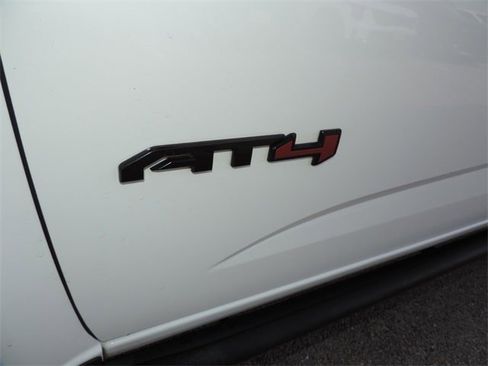 Used 2022 GMC Canyon AT4 image 11