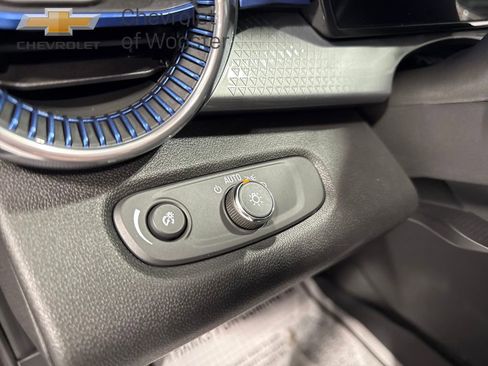 New 2026 Chevrolet Trax LT w/ LPO, Blackout Package image 9