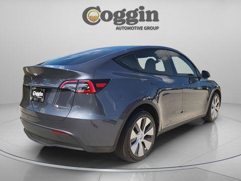 Used 2023 Tesla Model Y Long Range AWD/4WD image 5