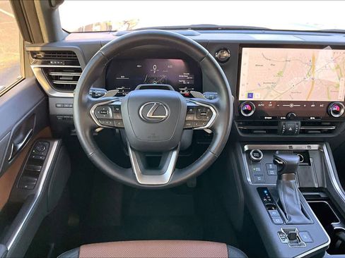Used 2024 Lexus GX 550 image 5