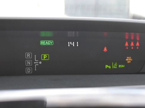Used 2021 Toyota Prius LE AWD/4WD image 17