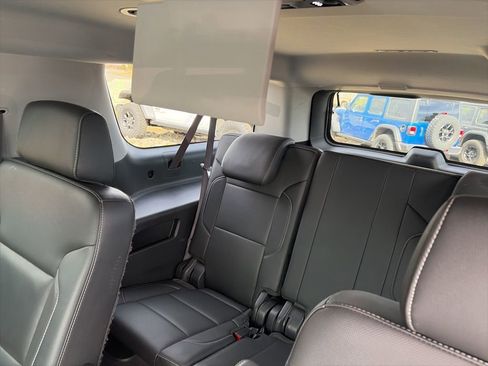 Used 2020 Chevrolet Suburban Premier image 9