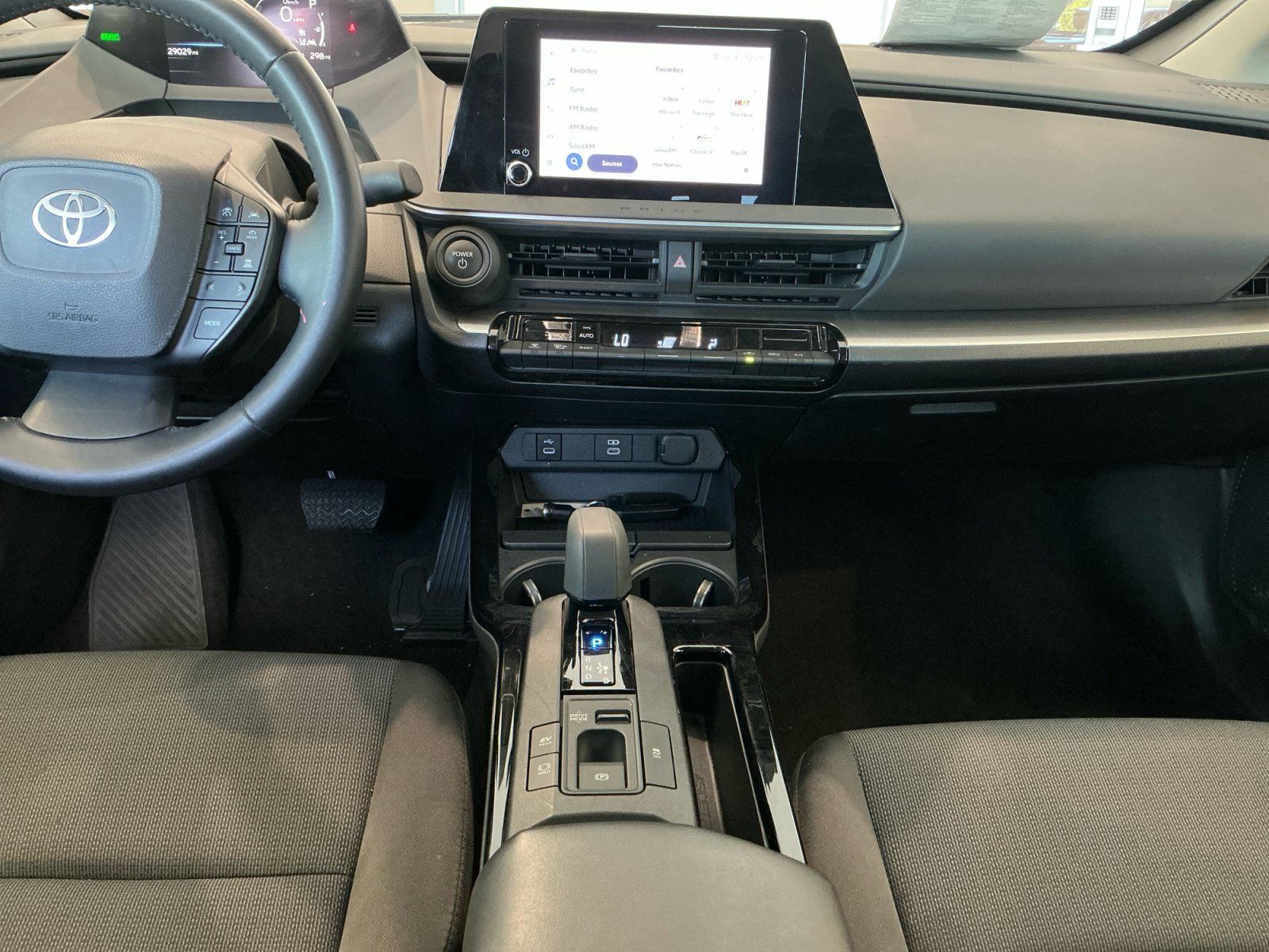 Certified 2025 Toyota Prius LE FWD image 20