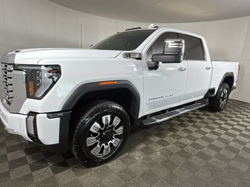 Used 2025 GMC Sierra 2500 Denali w/ Denali Reserve Package AWD/4WD image 6