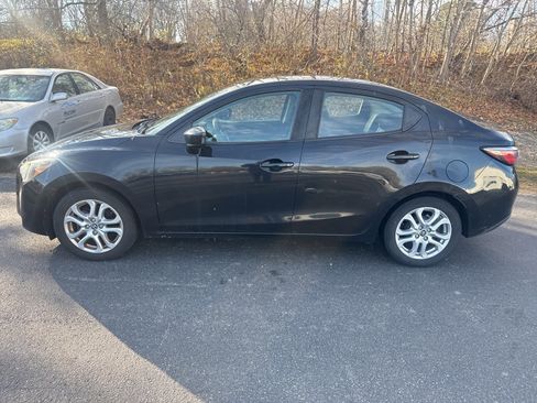 Used 2017 Toyota Yaris iA image 7