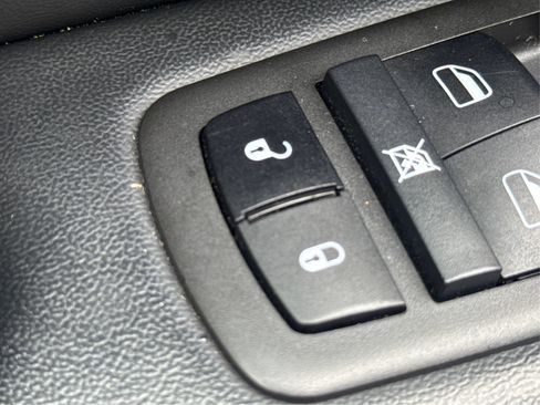 Used 2021 Jeep Grand Cherokee Limited AWD/4WD image 38