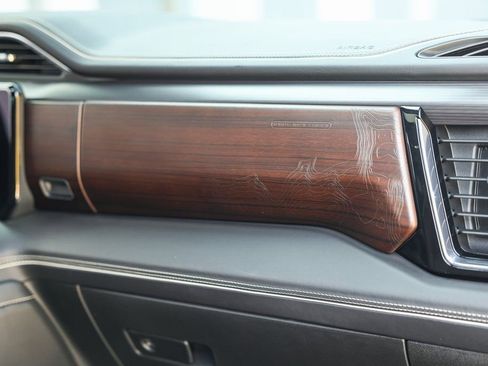 Used 2024 GMC Sierra 3500 Denali Ultimate image 40