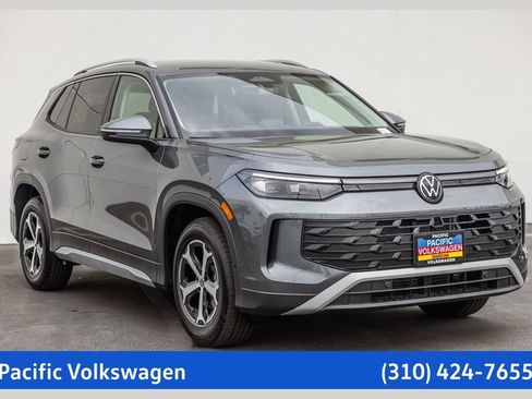 New 2026 Volkswagen Tiguan S FWD image 1