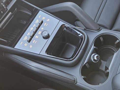 Certified 2025 Porsche Cayenne S image 20