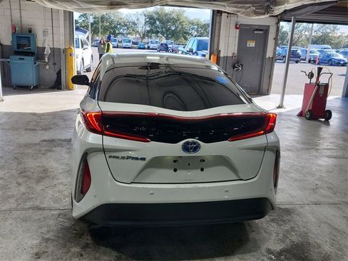 Used 2017 Toyota Prius Prime Advanced image 5