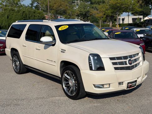 Used 2013 Cadillac Escalade ESV Premium RWD image 3