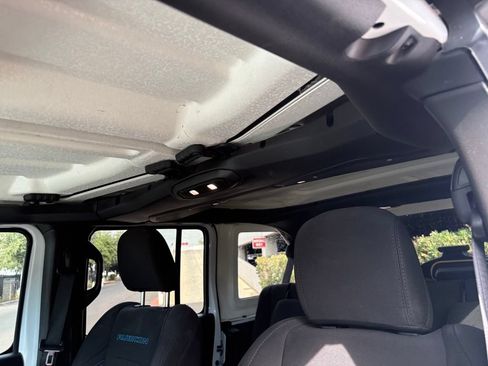Used 2025 Jeep Wrangler Unlimited Rubicon 4xe w/ Safety Group AWD/4WD image 10