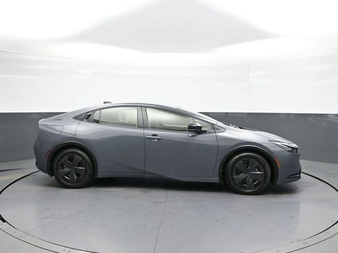 Used 2024 Toyota Prius Prime FWD image 5