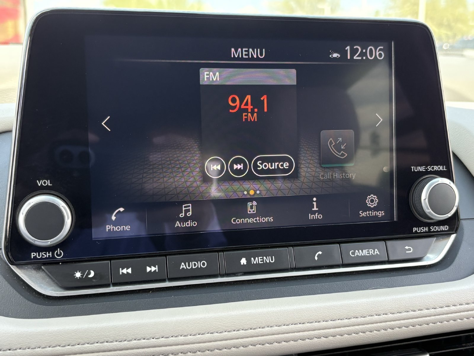 Used 2025 Nissan Rogue SV AWD/4WD image 27