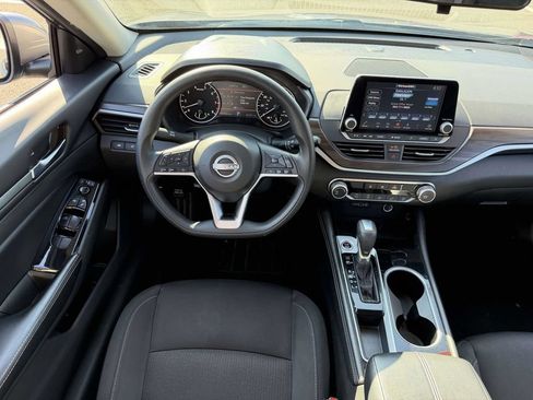 Used 2023 Nissan Altima 2.5 SV FWD image 19