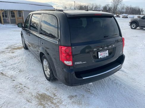 Used 2016 Dodge Grand Caravan SXT image 2
