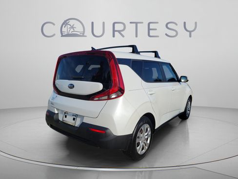 Used 2021 Kia Soul LX FWD image 3