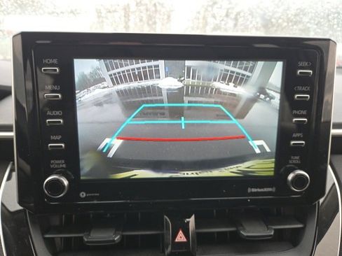 Used 2021 Toyota Corolla LE image 6