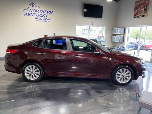 Used 2018 Kia Optima LX w/ 17" Alloy Wheels Package FWD image 2