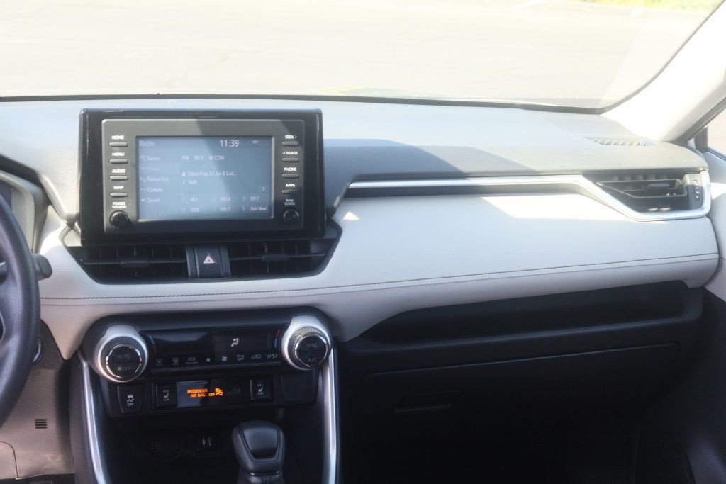 Certified 2019 Toyota RAV4 XLE AWD/4WD image 17
