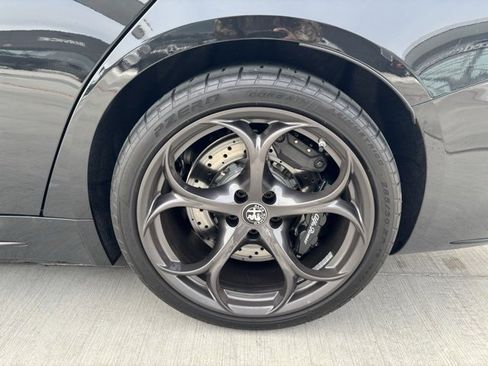 Used 2024 Alfa Romeo Giulia Quadrifoglio image 8