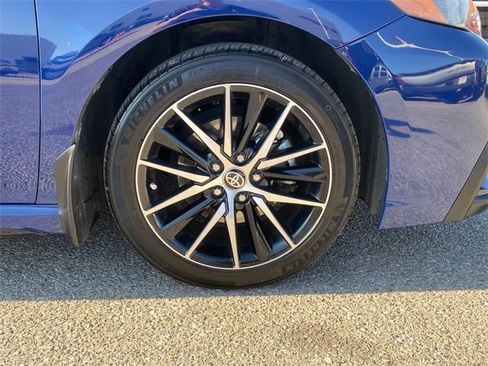 Used 2024 Toyota Camry SE image 9