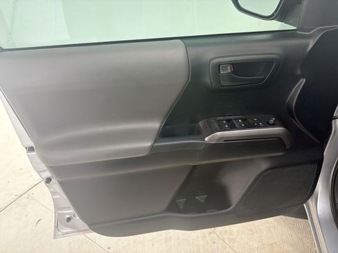 Used 2021 Toyota Tacoma SR5 RWD image 13
