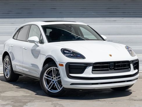 Certified 2023 Porsche Macan image 10
