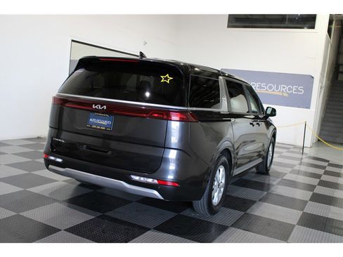Used 2024 Kia Carnival LX image 6