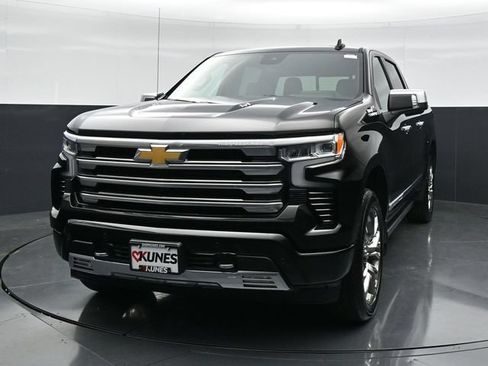 Used 2025 Chevrolet Silverado 1500 High Country AWD/4WD image 5