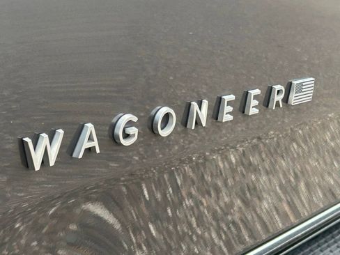 Used 2024 Jeep Wagoneer Series III AWD/4WD image 40