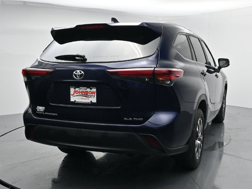 Used 2024 Toyota Highlander XLE AWD/4WD image 6