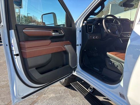 New 2026 GMC Sierra 2500 Denali Ultimate image 9