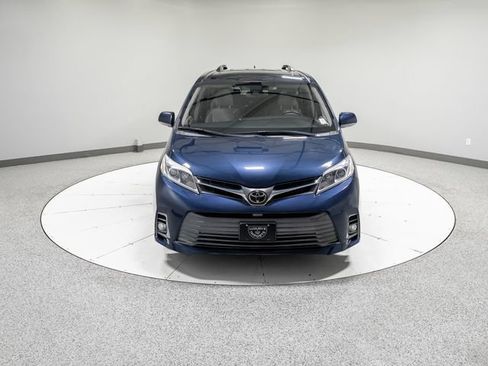 Used 2020 Toyota Sienna XLE AWD/4WD image 32