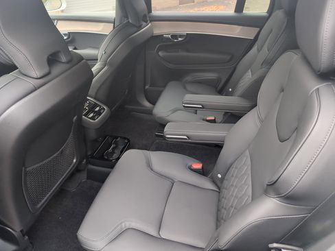 Used 2025 Volvo XC90 B6 Plus image 30