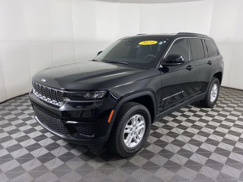 Used 2024 Jeep Grand Cherokee Laredo w/ Luxury Tech Group I AWD/4WD image 10