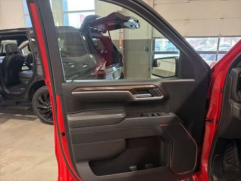 Used 2025 GMC Sierra 1500 Elevation image 17