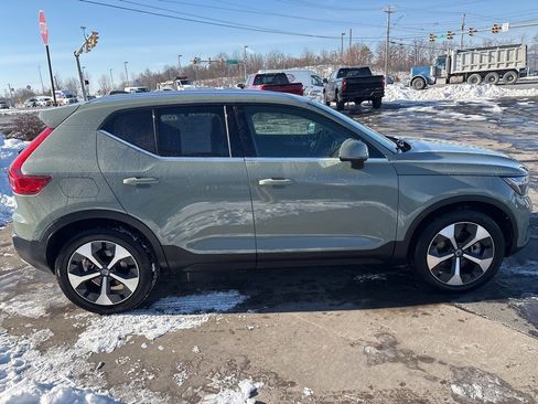 Certified 2025 Volvo XC40 B5 Plus image 4