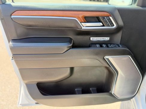 Used 2022 GMC Sierra 1500 Denali AWD/4WD image 9