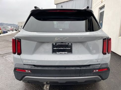 Certified 2023 Kia Sorento S w/ Panoramic Sunroof Package image 4