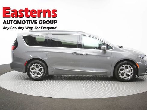 Used 2022 Chrysler Pacifica Limited image 43