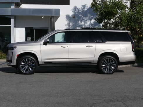 Certified 2022 Cadillac Escalade ESV Sport w/ Touring Package AWD/4WD image 2