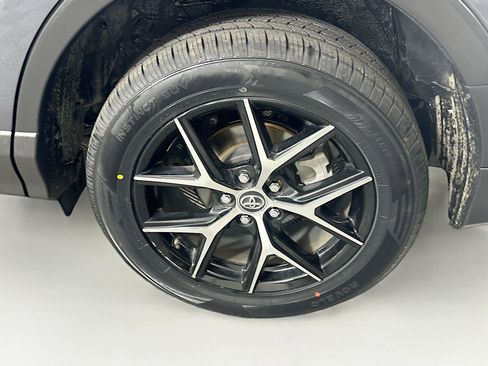 Used 2018 Toyota RAV4 SE w/ Power Extra Value Package image 11