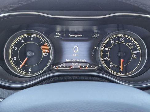 Used 2023 Jeep Cherokee Altitude Lux image 17