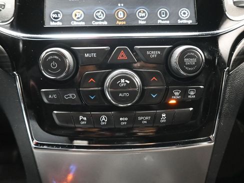 Used 2020 Jeep Grand Cherokee Altitude image 20