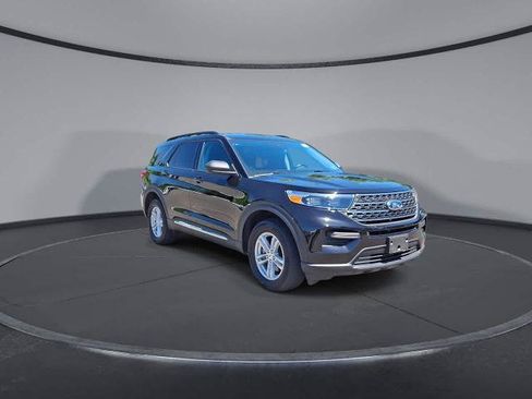 Certified 2023 Ford Explorer XLT AWD/4WD image 2